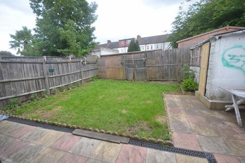 5 bedroom semi-detached house for sale - Ilford, IG2