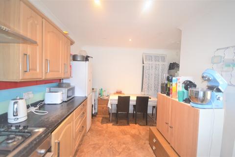 5 bedroom semi-detached house for sale - Ilford, IG2
