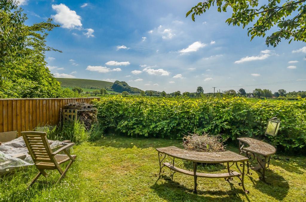 Norton Bavant, Warminster, BA12 4 bed end of terrace house £435,000