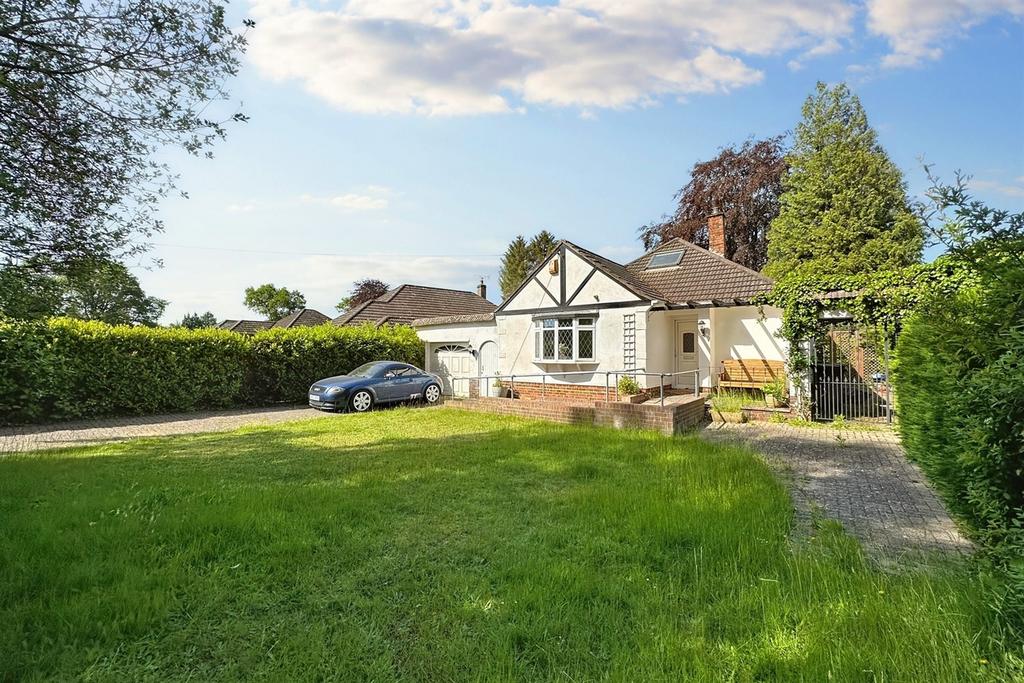 Ferndown 3 bed detached bungalow for sale £550,000