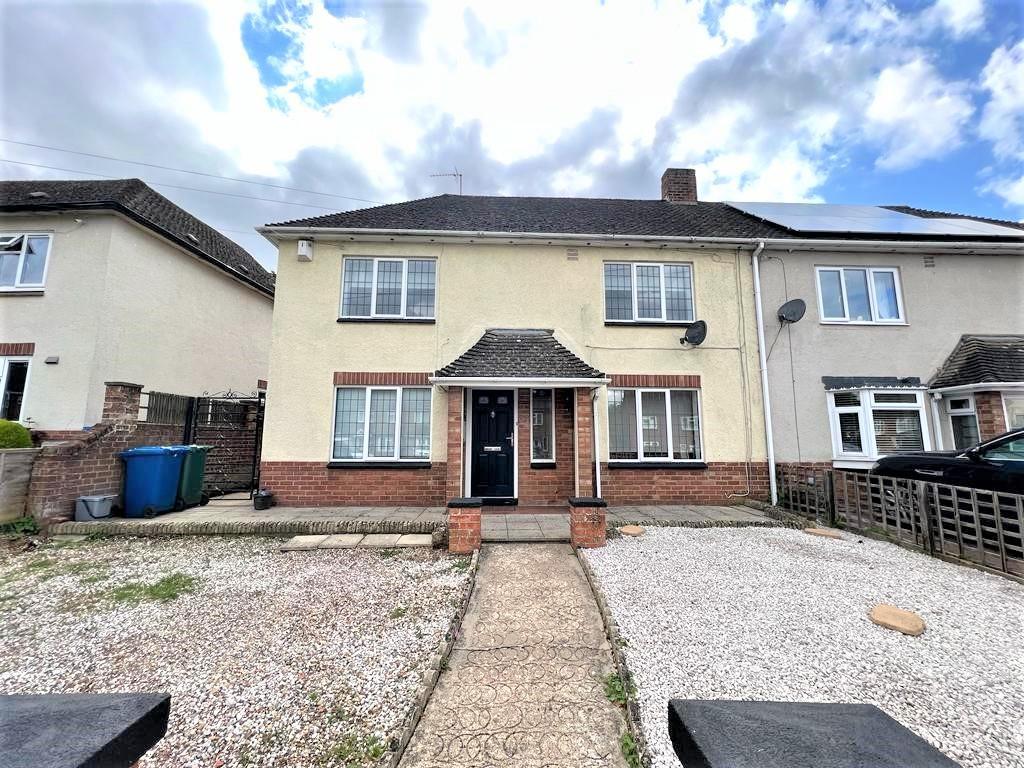 The Fairway, Banbury, OX16 3 bed semidetached house £1,400 pcm (£323 pw)