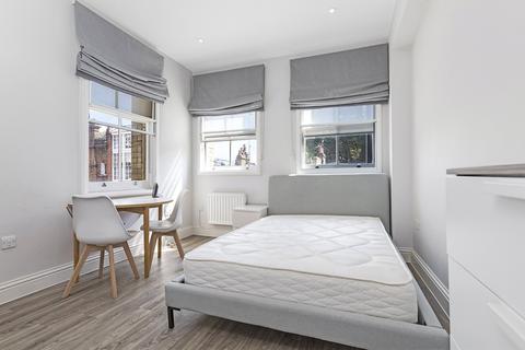 Studio to rent, Egerton Gardens Mews, Knightsbridge, London, SW3