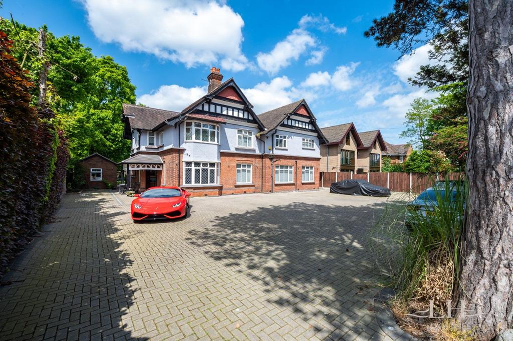 Burntwood Avenue, Hornchurch 7 bed detached house for sale £2,500,000