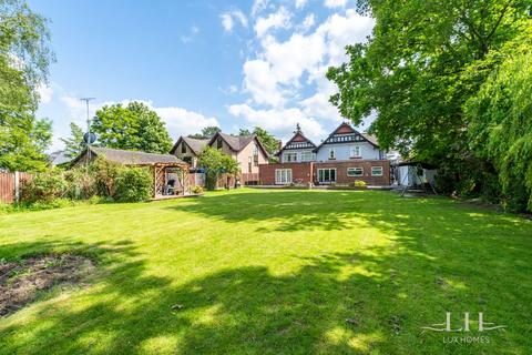 7 bedroom detached house for sale, Burntwood Avenue, Hornchurch