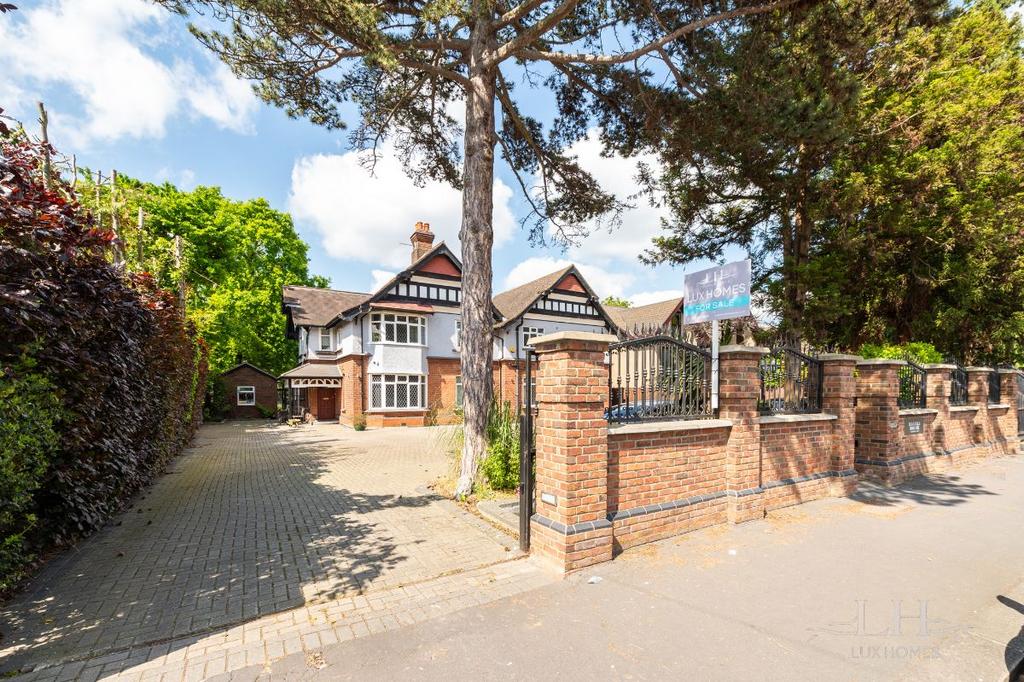 Burntwood Avenue, Hornchurch 7 bed detached house for sale £2,300,000