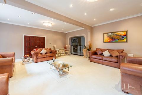 7 bedroom detached house for sale, Burntwood Avenue, Hornchurch