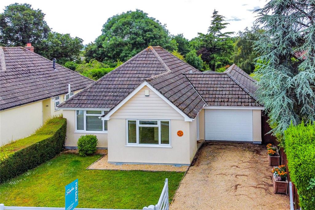 Poplar Close, Bransgore, Christchurch, Dorset, BH23 3 bed bungalow for