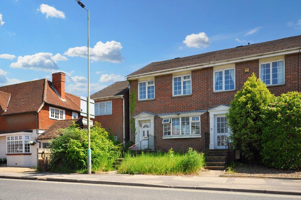 London Road, Marlborough, Wiltshire SN8 3 bed end of terrace house £