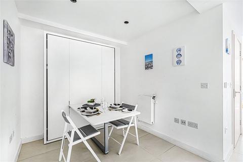 Studio to rent, Cobblestone Square, London, E1W