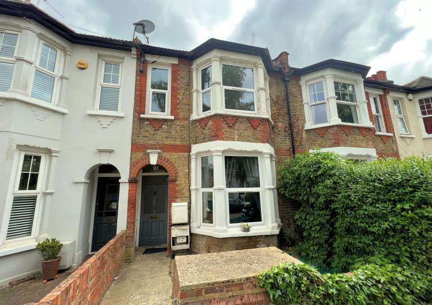 NEW TRINITY ROAD, EAST FINCHLEY, N2 2 bed flat for sale - £325,000