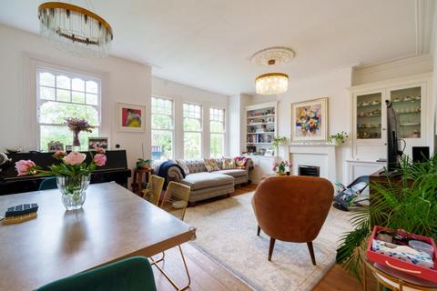 3 bedroom apartment to rent - Weir Road London SW12