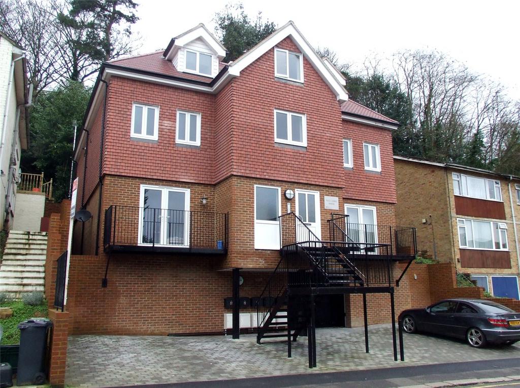 Garlands Road, Redhill, Surrey, RH1 2 bed apartment to rent £1,550