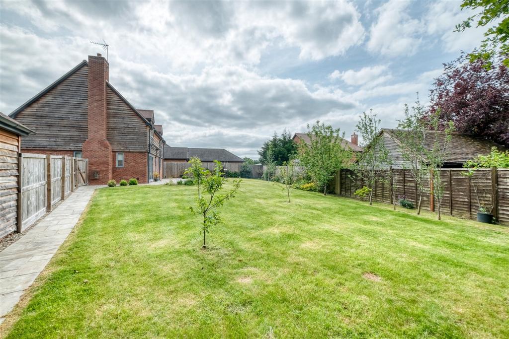 The Oaks, Bell Lane, Lower... 3 bed detached house £595,000