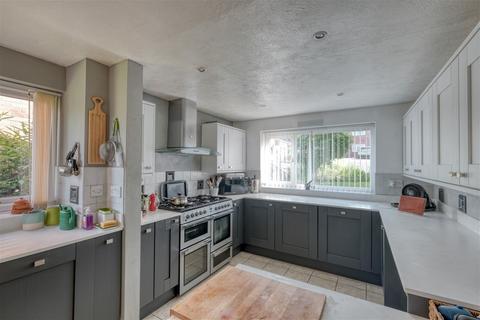 137 Columbia Drive, Lower Wick, Worcester, WR2 4XX