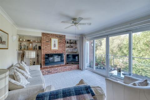 137 Columbia Drive, Lower Wick, Worcester, WR2 4XX