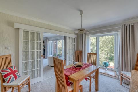 137 Columbia Drive, Lower Wick, Worcester, WR2 4XX
