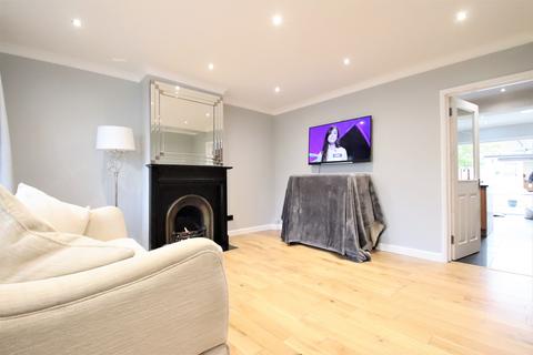 16 Heneage Crescent, New Addington, Croydon, CR0 0NX