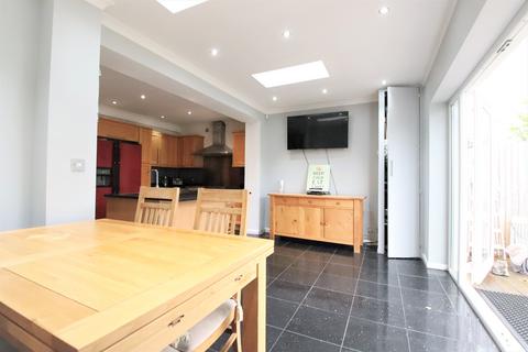 16 Heneage Crescent, New Addington, Croydon, CR0 0NX