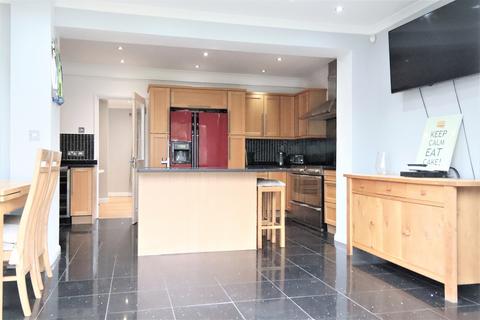 16 Heneage Crescent, New Addington, Croydon, CR0 0NX