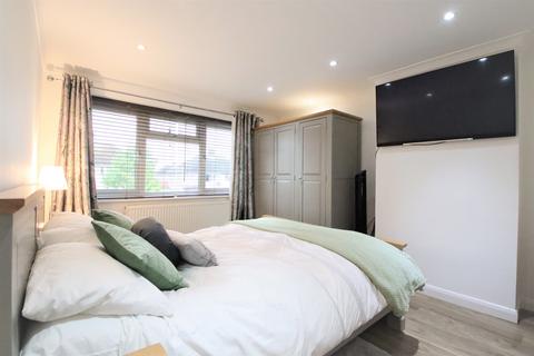 16 Heneage Crescent, New Addington, Croydon, CR0 0NX