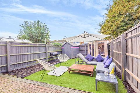 3 bedroom semi-detached house to rent, Richens Drive,  Carterton,  OX18