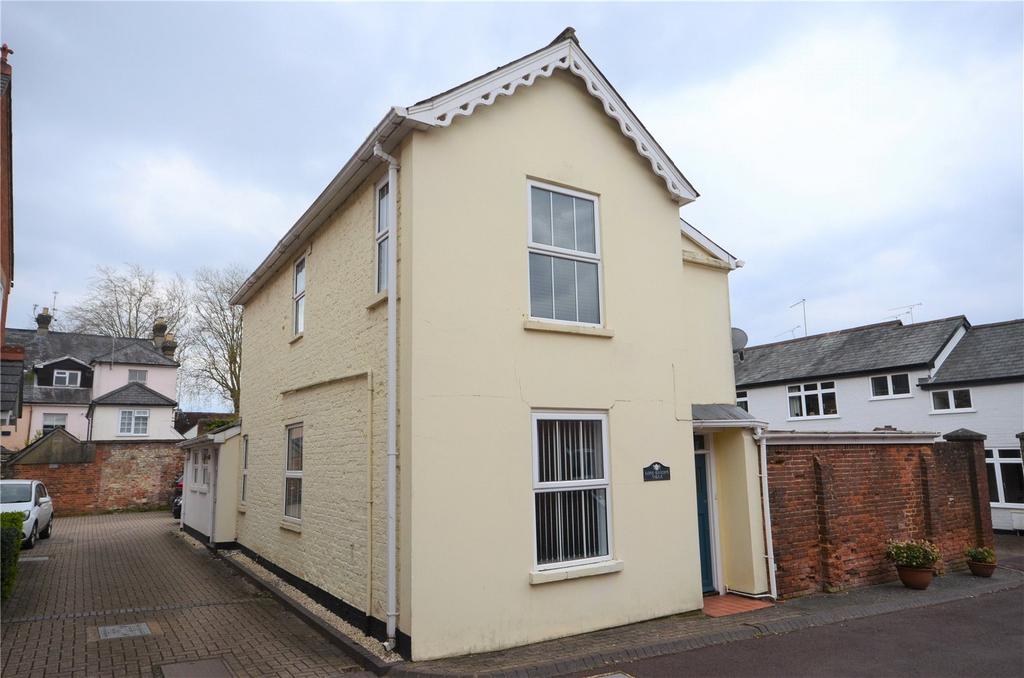 Long Garden Walk East, Farnham, Surrey, GU9 2 bed apartment for sale