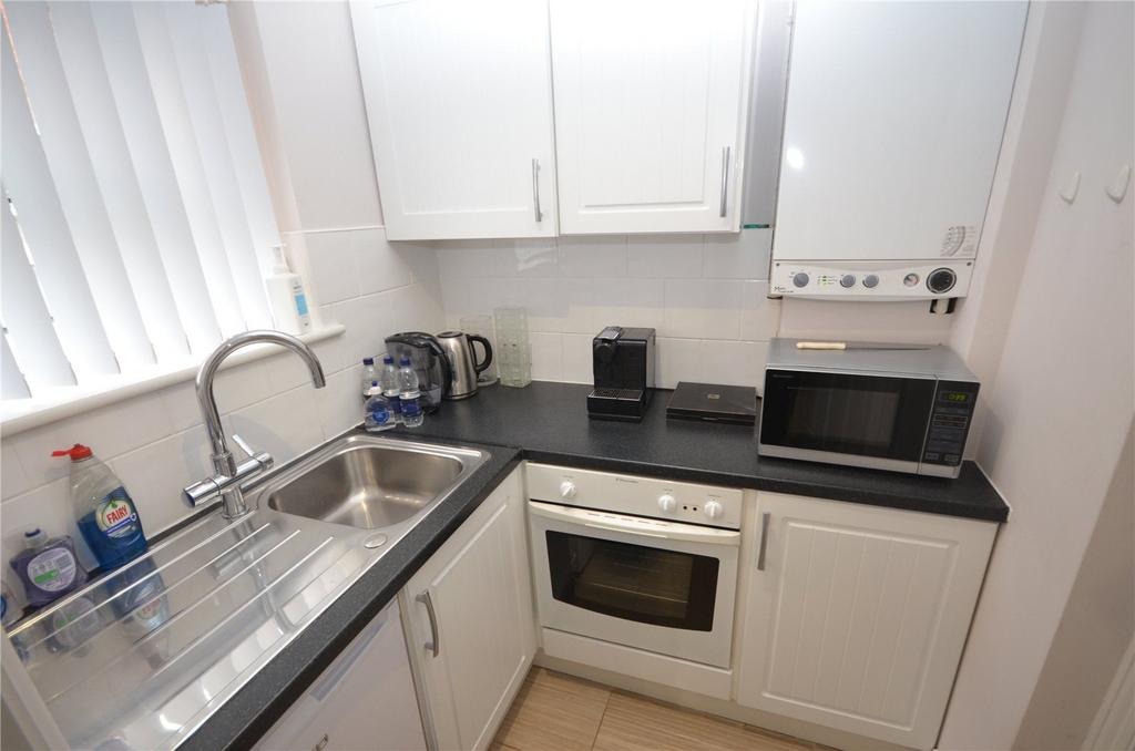 Long Garden Walk East, Farnham, Surrey, GU9 2 bed apartment for sale