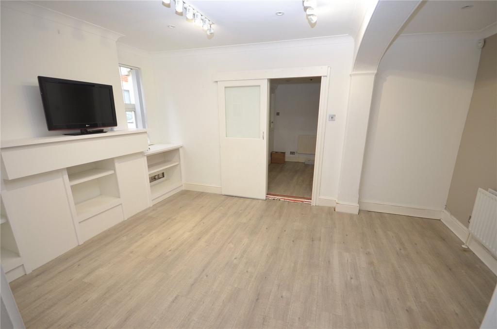 Long Garden Walk East, Farnham, Surrey, GU9 2 bed apartment for sale
