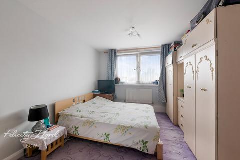 3 bedroom maisonette for sale, Old Ford Road, London, E2