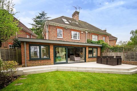 6 Waxwell Close, Pinner, HA5 3ET