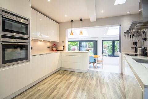 6 Waxwell Close, Pinner, HA5 3ET