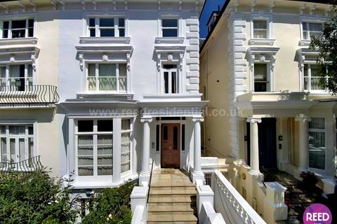 1 bedroom maisonette to rent, Belsize Square, Belsize Park