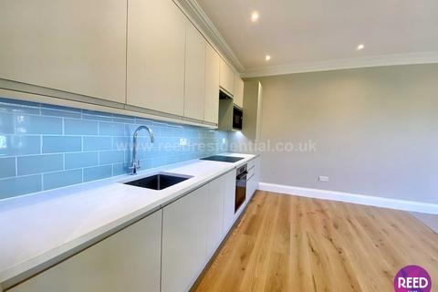 1 bedroom maisonette to rent, Belsize Square, Belsize Park