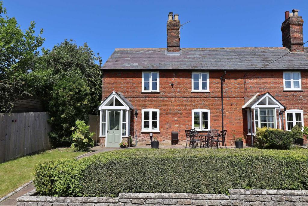 Kingsbury Square, Marlborough, SN8 1JF 3 bed end of terrace house for sale £475,000