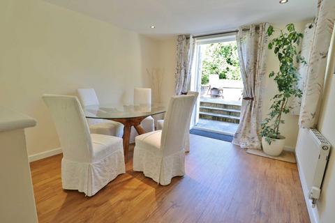 3 bedroom end of terrace house for sale - Kingsbury Square, Marlborough, SN8 1JF
