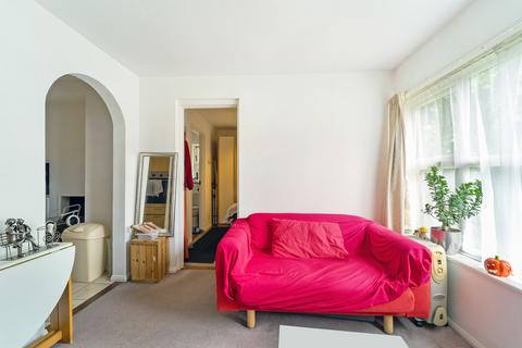 1 bedroom ground floor flat for sale, Culmington Road, Ealing