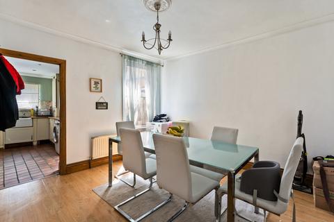 98 Tharp Road, Wallington, SM6 8LE