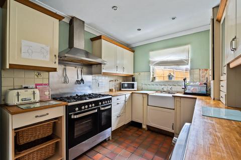 98 Tharp Road, Wallington, SM6 8LE