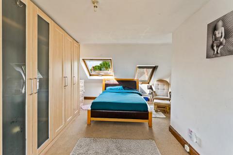 98 Tharp Road, Wallington, SM6 8LE