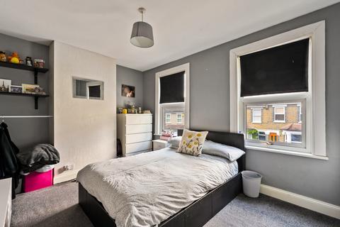 98 Tharp Road, Wallington, SM6 8LE