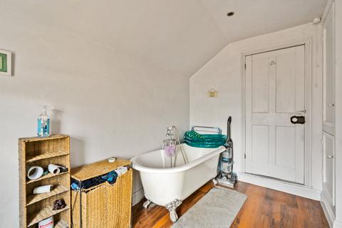 98 Tharp Road, Wallington, SM6 8LE