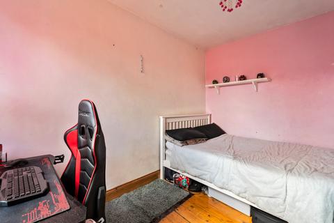 98 Tharp Road, Wallington, SM6 8LE
