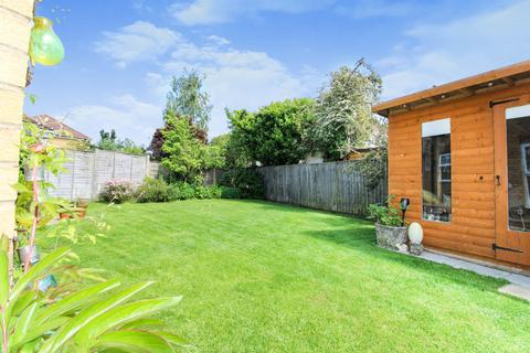 9 Bicton Road, Swindon, SN25 4TU