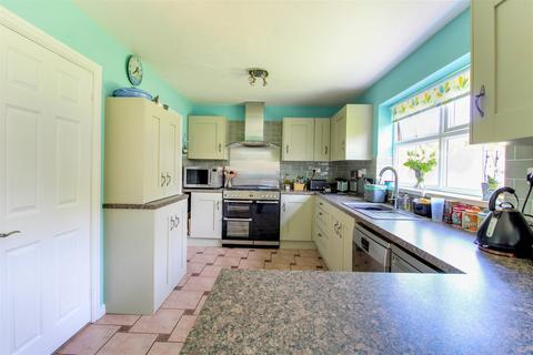 9 Bicton Road, Swindon, SN25 4TU