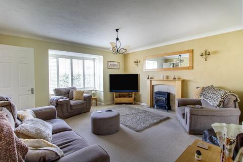 9 Bicton Road, Swindon, SN25 4TU