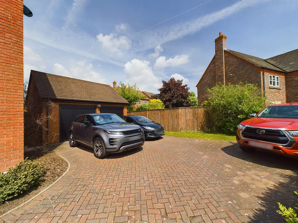Rumbold Avenue, Fradley 5 bed detached house for sale £450,000