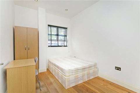 4 bedroom ground floor flat to rent, Camden Street, Camden Town, London