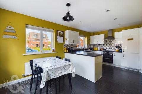 3 bedroom detached house for sale - Shreeve Road, Blofield, Norwich