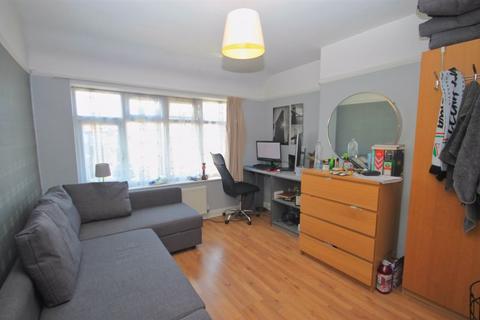 49 Middleton Avenue, Greenford, UB6 8BG