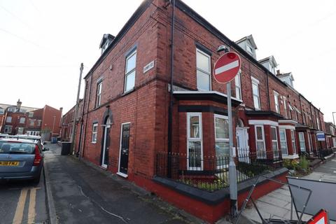 5 bedroom end of terrace house for sale, Henry Street WA1 - X2 Large Flats